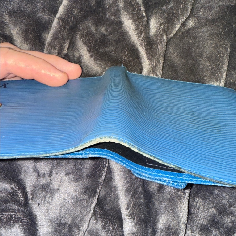 Louis Vuitton Blue Epi Leather Porte-Billets Compact Wallet /Distressed - Picture 8 of 12